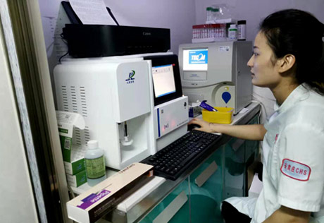 ���ڵ绯ѧ΢��Ԫ�ؼ���ǵ���������ж�